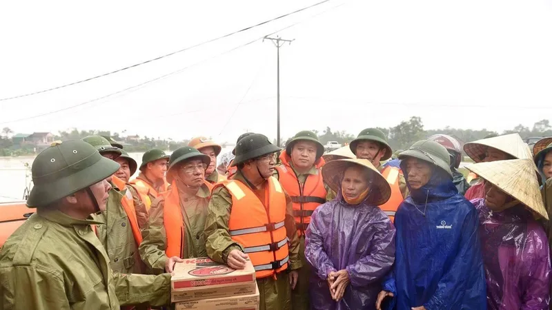 Phó thủ tướng Trịnh Đình Dũng kiểm tra công tác ứng phó mưa lũ tại Hà Tĩnh