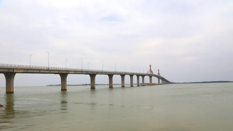 Dự án đầu tư xây dựng cầu Cửa Hội bắc qua sông Lam nối tỉnh Nghệ An và tỉnh Hà Tĩnh 