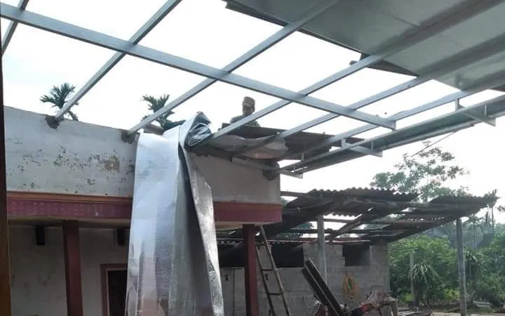 Lốc xoáy gây thiệt hại nặng về tài sản của người dân Hà Tĩnh