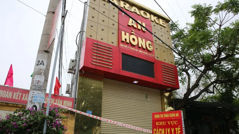 Lực lượng chức năng đã phong tỏa quán karaoke An Hồng, nơi phát hiện nhiều ca mắc Covid-19