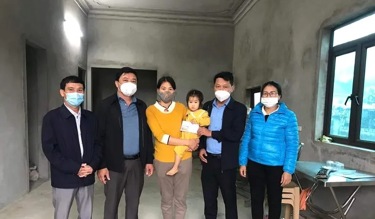 Trao 6,3 triệu đồng của bạn đọc Báo SGGP hỗ trợ gia đình anh chị Trần Văn Bình, Lê Thị Tâm