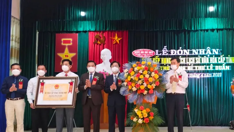 Đón nhận bằng xếp hạng di tích đền thờ Tổng Bí thư Lê Duẩn