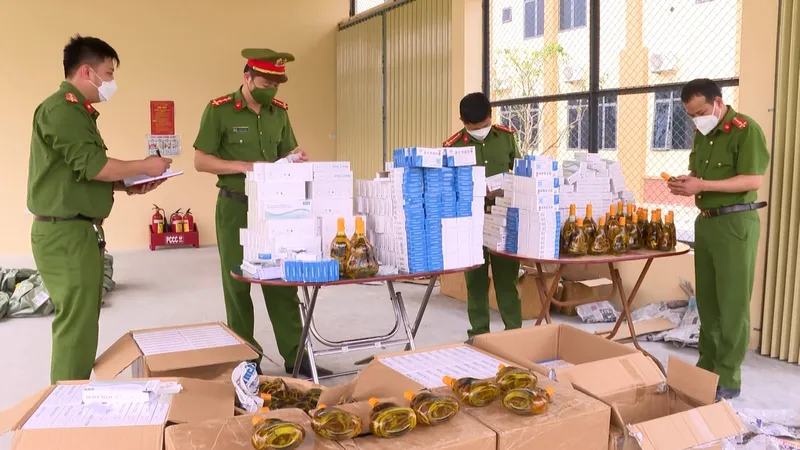 Công an huyện Can Lộc thu giữ các hàng hóa không rõ nguồn gốc xuất xứ
