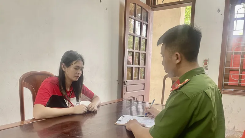 Công an huyện Can Lộc làm việc với Nguyễn Thị Thùy Duyên