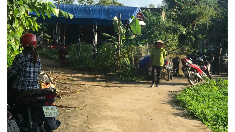 Địa phương và gia đình tổ chức lễ mai táng ông Đ. theo phong tục địa phương