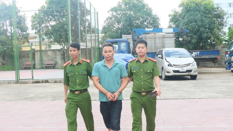 Cơ quan công an bắt giữ đối tượng Trần Đình Nhất. Ảnh: Công an Hà Tĩnh