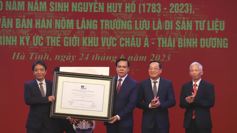 Trao bằng công nhận Văn bản Hán Nôm làng Trường Lưu là Di sản tư liệu Chương trình ký ức thế giới khu vực châu Á - Thái Bình Dương