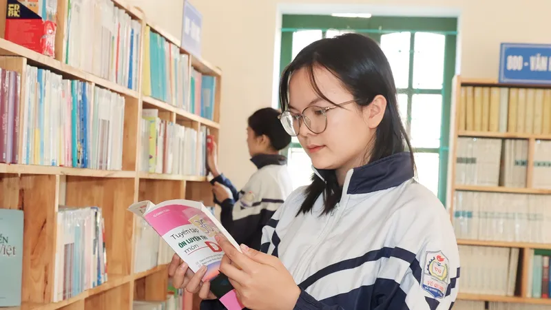Nữ sinh Nguyễn Khánh Linh luôn nỗ lực vượt lên hoàn cảnh để học tập tốt