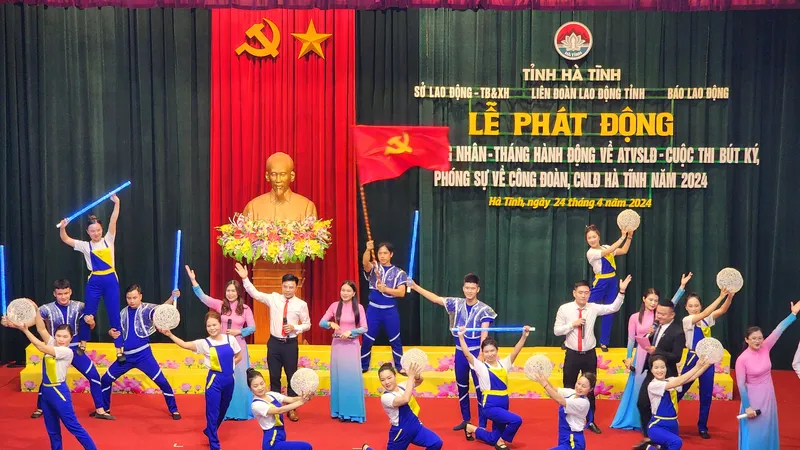 Tiết mục biểu diễn tại lễ phát động 