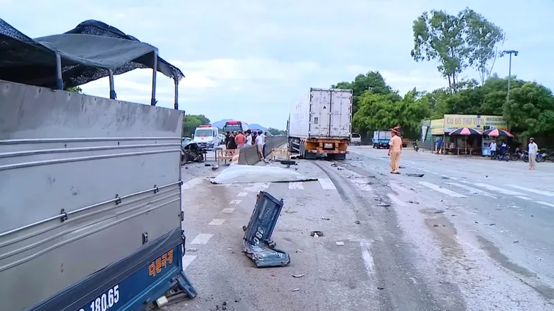 Hiện trường vụ tai nạn giao thông khiến 3 người tử vong sáng 8-6 tại xã Cẩm Thịnh (huyện Cẩm Xuyên, tỉnh Hà Tĩnh)