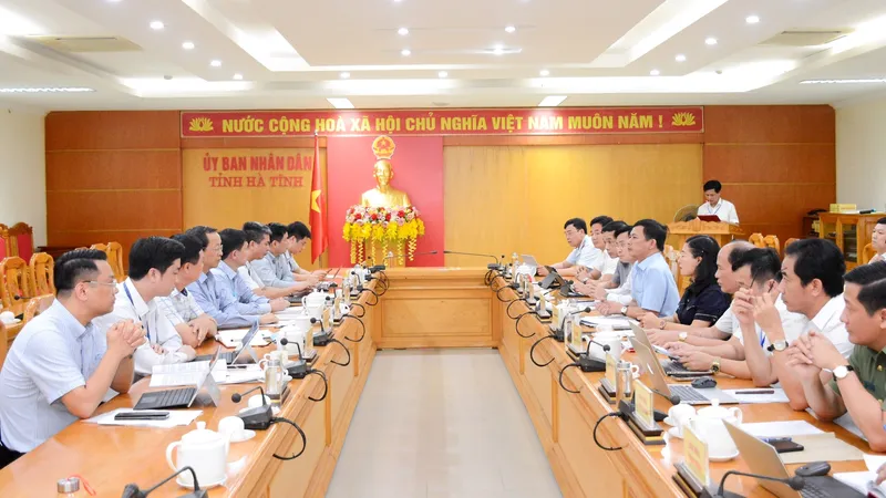 Quang cảnh buổi làm việc 