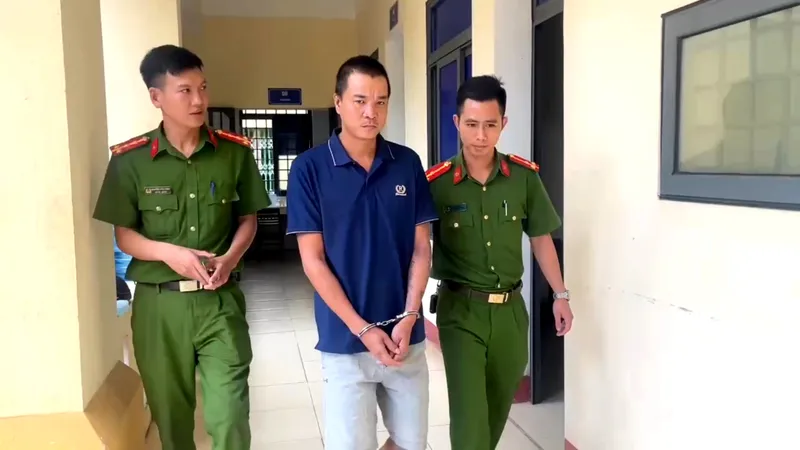 Khởi tố, bắt giam nghịch tử đánh cha, cướp tiền mua xe máy