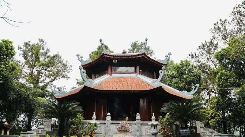 Di tích lịch sử - văn hóa đền thờ cố Tổng Bí thư Lê Duẩn ở khu vực lòng hồ Kẻ Gỗ 