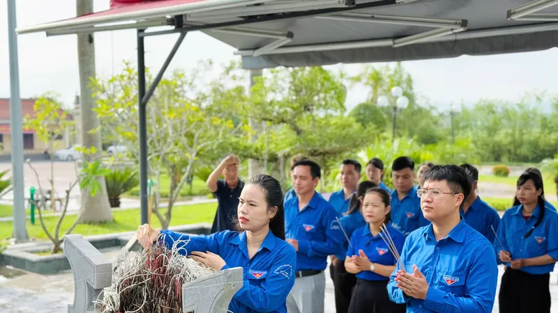 Tuổi trẻ tỉnh Hà Tĩnh thành kính dâng hương tưởng niệm Anh hùng liệt sĩ Lý Tự Trọng 