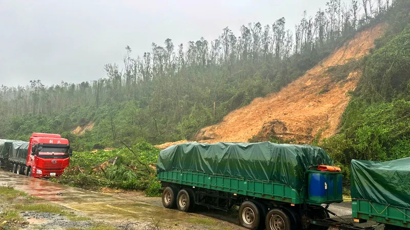 Khu vực hiện trường xảy ra sạt lở núi 