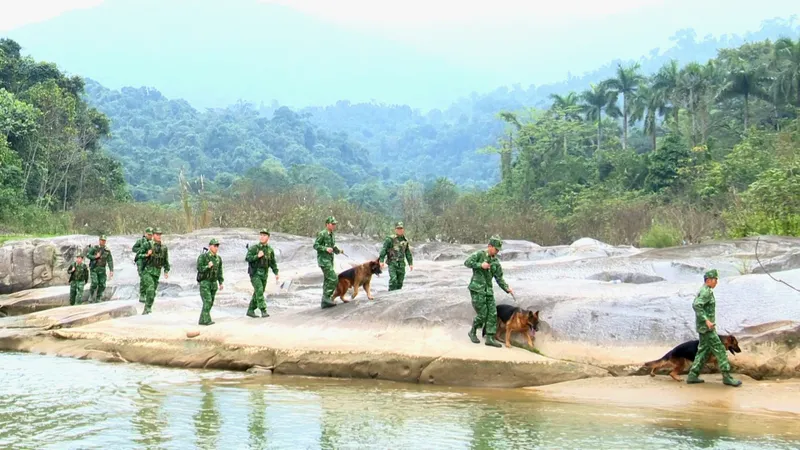 Bộ đội Biên phòng tỉnh Hà Tĩnh làm nhiệm vụ tuần tra khu vực biên giới