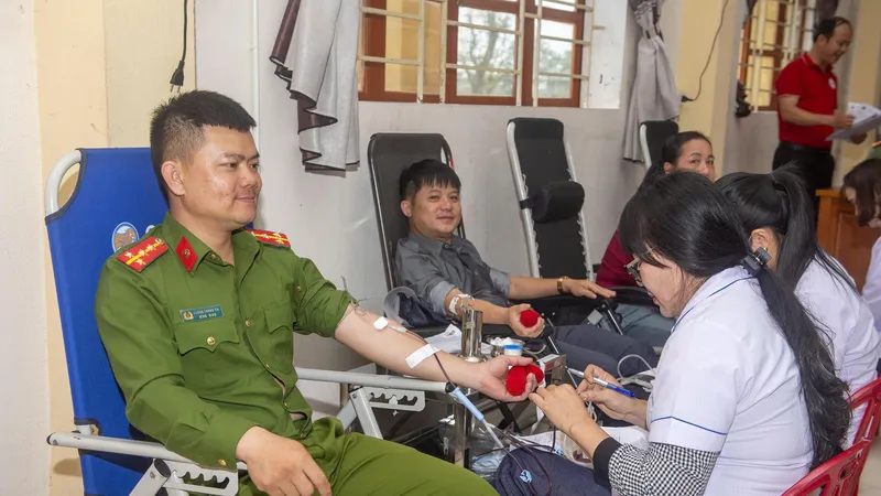 Hà Tĩnh: Tiếp nhận hàng trăm đơn vị máu tại Lễ hội xuân hồng