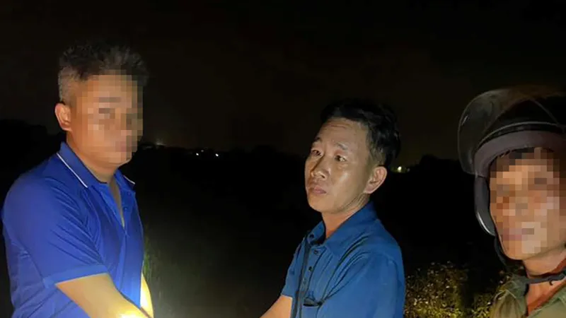 Lực lượng công an bắt giữ nghi phạm Trần Văn Thắng 
