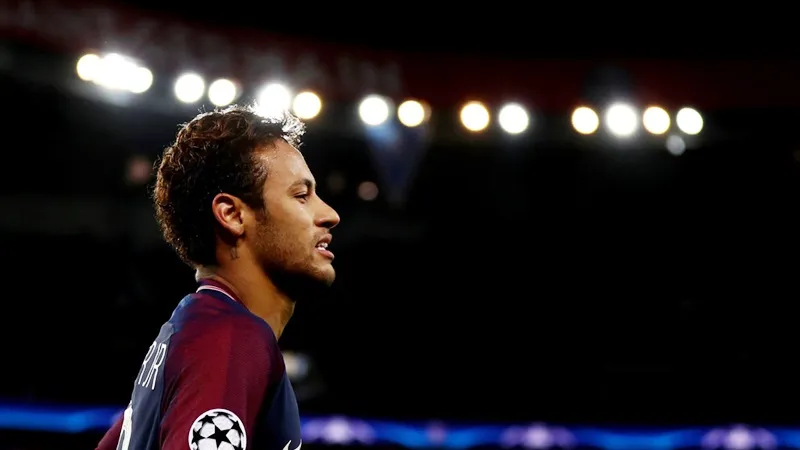 Cha Neymar đã đính chính lại thông tin chuyển đến Real là không thể. Ảnh: Getty Images