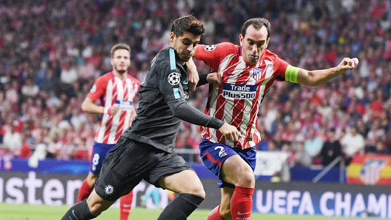 Atletico (đỏ trắng) sẽ gặp vất vả trước Chelsea. Ảnh: Getty Images