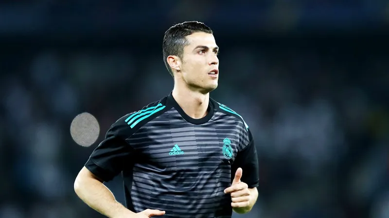 Ronaldo gặp phải vấn đề về cơ. Ảnh: Getty Images