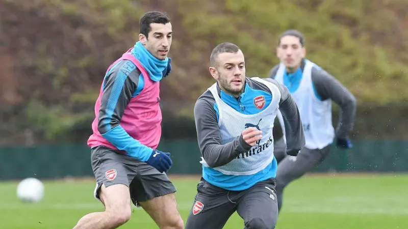 Henrikh Mkhitaryan (trái) có buổi tập đầu tiên cùng Arsenal. Ảnh: Getty Images 