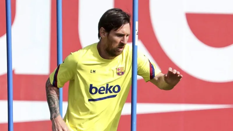 Những ngôi sao như Lionel Messi rõ ràng không thể hài lòng nếu xa gia đình trong thời điểm này. 