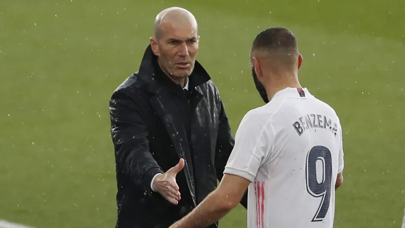 HLV Zinedine Zidane khẳng định không bao giờ nói điều bất lợi trước thời điểm quyết định. Ảnh: Getty Images