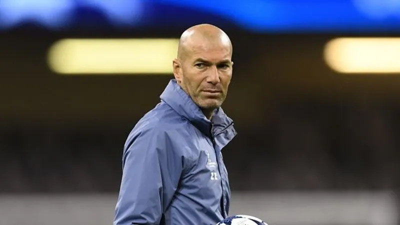Zinedine Zidane được cho thất vọng vì không được Ban lãnh đạo ủng hộ. 