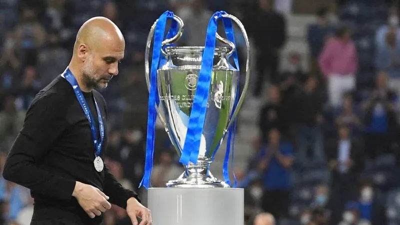 Pep Guardiola lặng lẽ bước qua danh hiệu mà ông chờ đợi suốt 10 năm qua. Ảnh: Getty Images