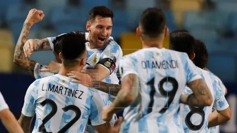 Lionel Messi đang nhận được sự hỗ trợ tuyệt đối từ các “đàn em” trẻ trung.