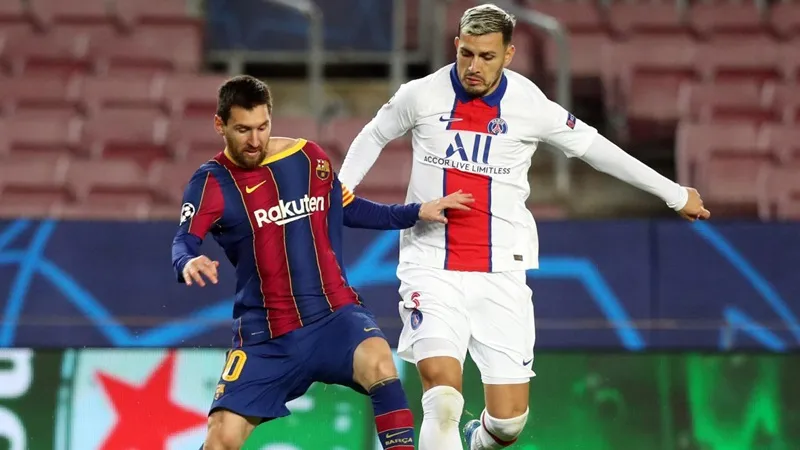 Lionel Messi khi cùng Barcelona thua Paris SG ở vòng 1/8 Champions League mùa qua.