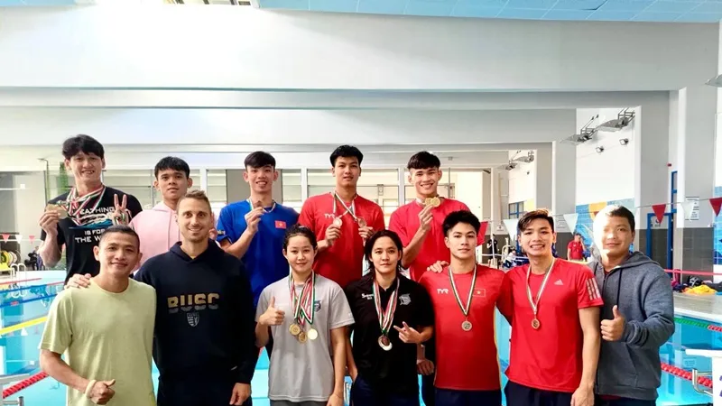 9 VĐV bơi quốc gia trở lại điểm tập quen thuộc là CLB BVSC. Ảnh: H.Q.P