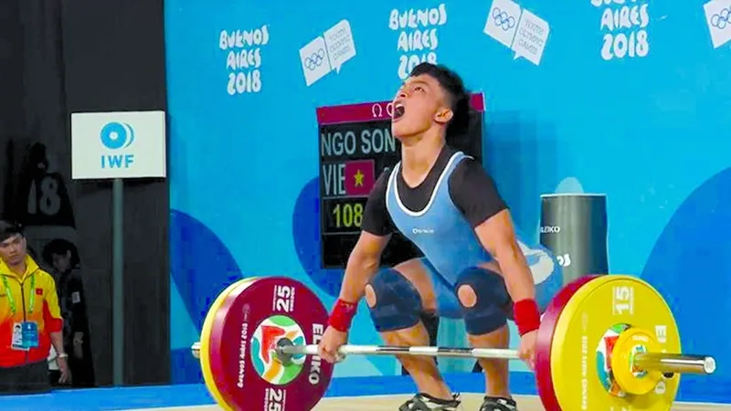 Ngô Sơn Đỉnh chưa có cơ hội góp mặt SEA Games 31. Ảnh: NHẬT ANH