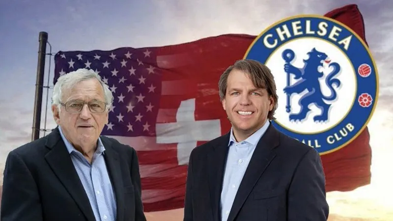 Todd Boehly (phải) và Hansjorg Wyss đứng đầu liên doanh mua lại Chelsea.