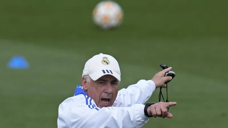 Carlo Ancelotti trên đường trở thành HLV đầu tiên 4 lần thắng Cúp C1/Champions League.