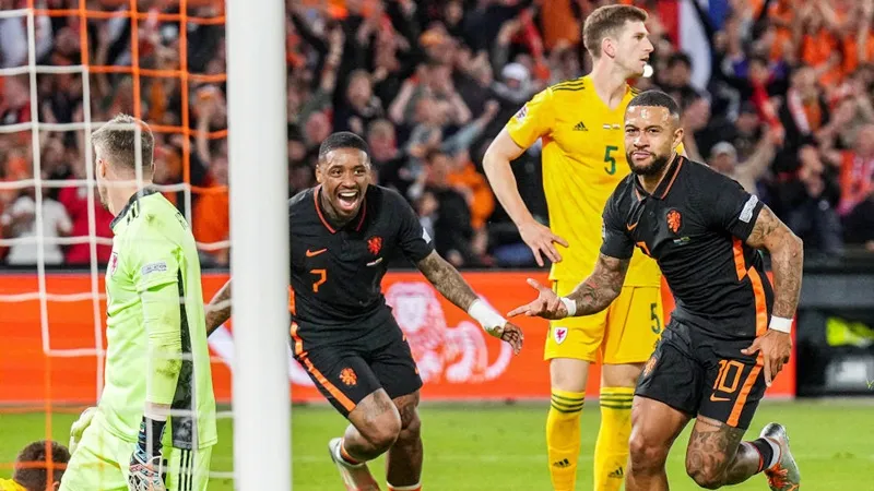 Memphis Depay ấn định chiến thắng 3-2 cho Hà Lan ở phút cuối.
