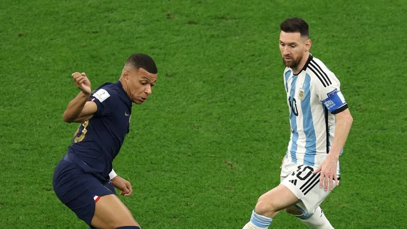 Tương lai của bóng đá thế giới nằm ở màn trình diễn miễn chê của Kylian Mbappe