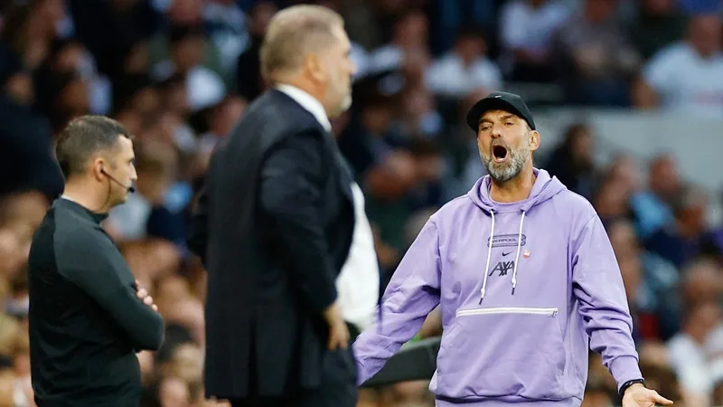 HLV Jurgen Klopp đã cay đắng khi chứng kiến đội thua một trận đấu có quá nhiều bất công.