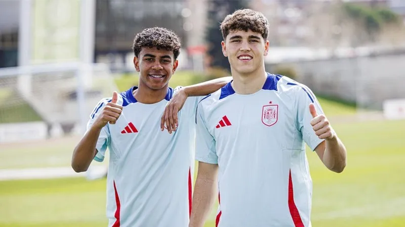 Lamine Yamal và Pau Cubarsi được HLV Luis de la Fuente điền tên và thành phần đội tuyển Tây Ban Nha tham dự Euro 2024.