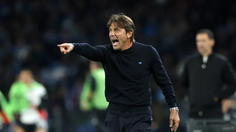 Napoli sa sút của Antonio Conte phải làm khách trên sân đội đang đứng thứ 5 Juventus.