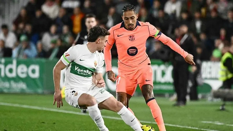 Raphinha khó có thể ra sân cùng Barcelona trong trận lượt đi bán kết Copa del Rey gặp Atletico Madrid.