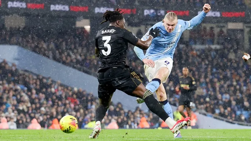 Tiền đạo Erling Haaland khiến người hâm mộ Man.City lo lắng về một chấn thương khác.