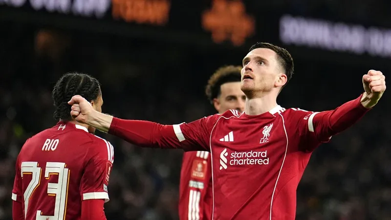 Andy Robertson ghi bàn và kiến tạo giúp Liverpool đánh bại chủ nhà Wolves 3-1 để tiến vào tứ kết FA Cup.