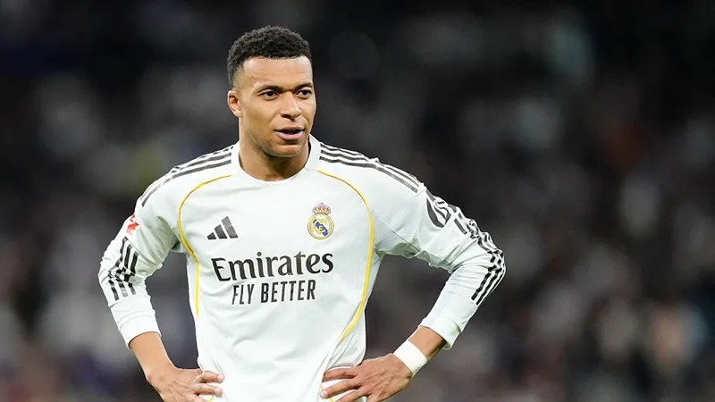 Kylian Mbappe phủ nhận các báo cáo cho rằng chấn thương đầu gối của anh đã bị chẩn đoán sai.