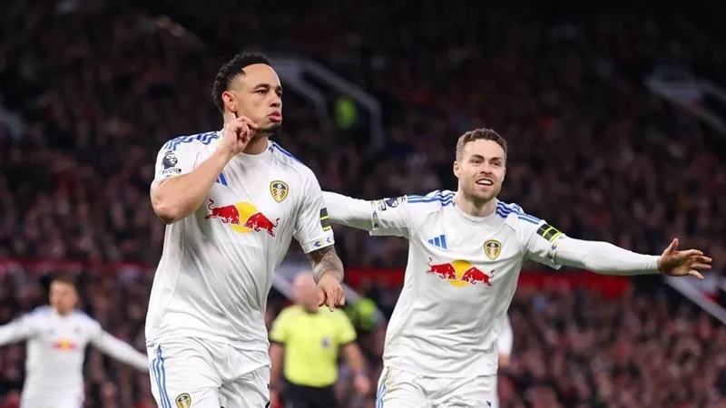 Noah Okafor giúp Leeds United giành chiến thắng 2-1 tại Man.United kể từ năm 1981. Ảnh: Getty Images