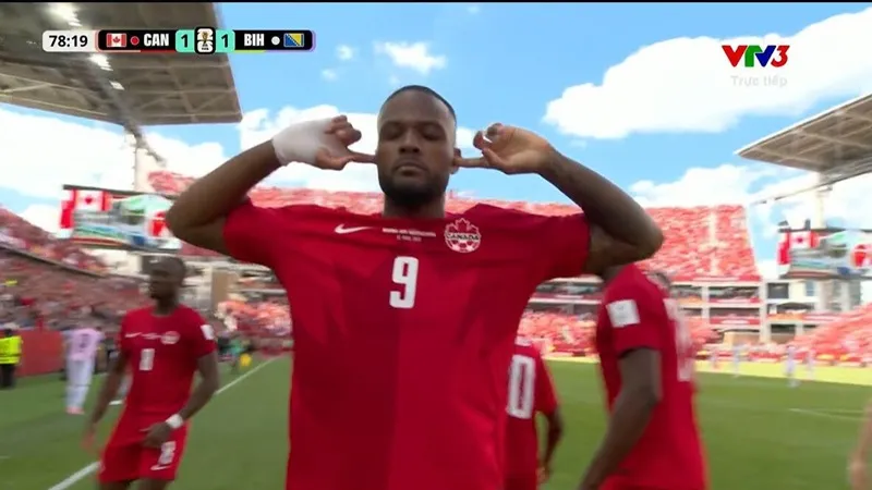 Cyle Larin cuối cùng đã ghi bàn thắng lịch sử cho Canada ở phút 78.