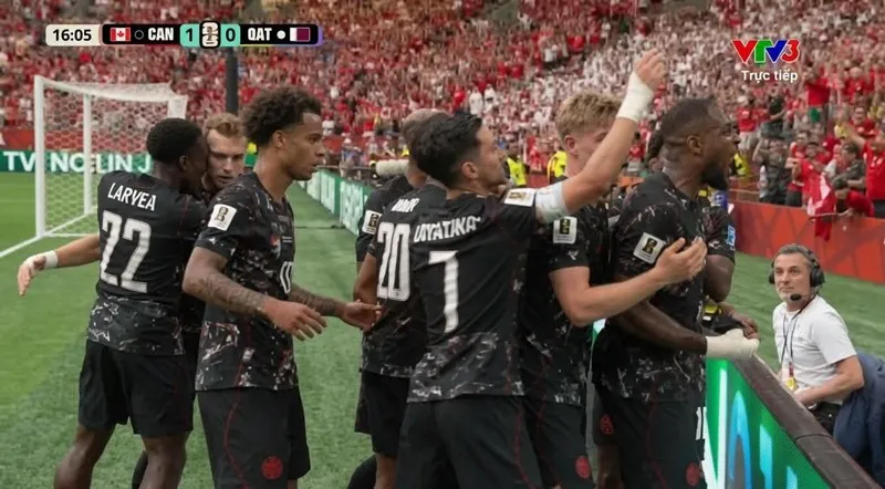 Canada giành chiến thắng đậm đà 6-0 trước 9 cầu thủ Qatar.