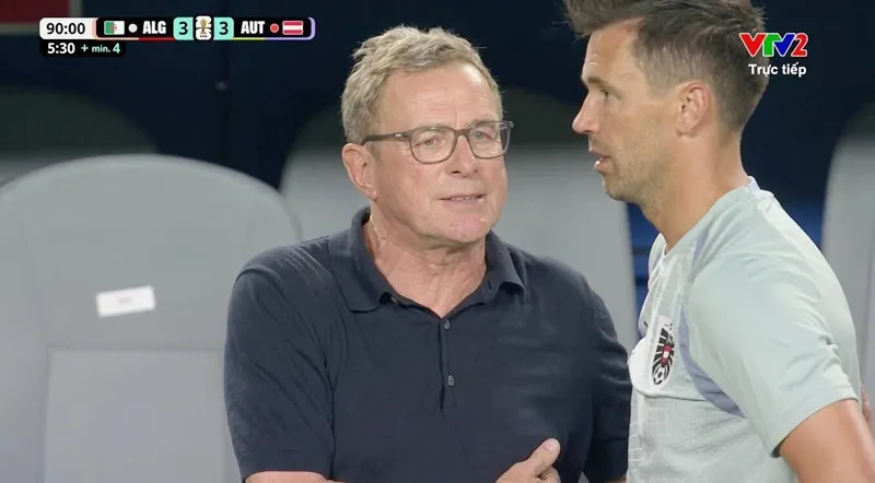HLV Ralf Rangnick và tuyển Áo may mắn giật lại tấm vé tưởng chừng rơi vào tay Iran.