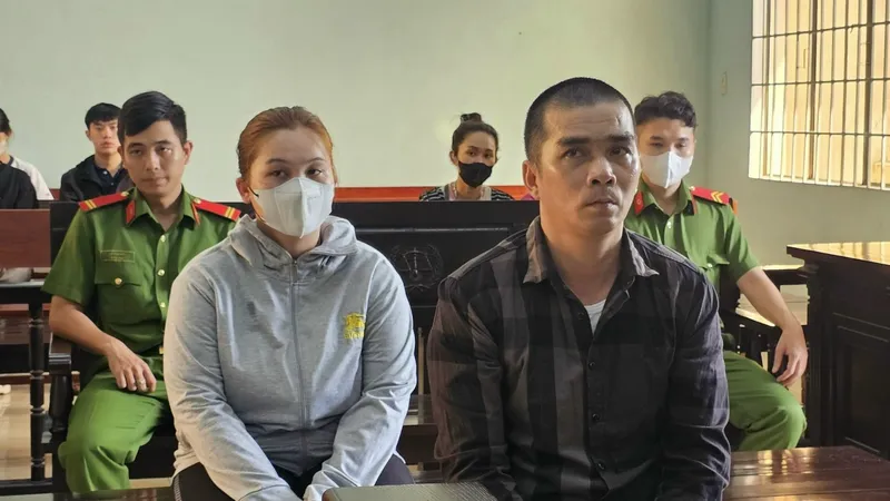 Xét xử kín vụ mẹ ruột và người tình bạo hành bé trai 3 tuổi